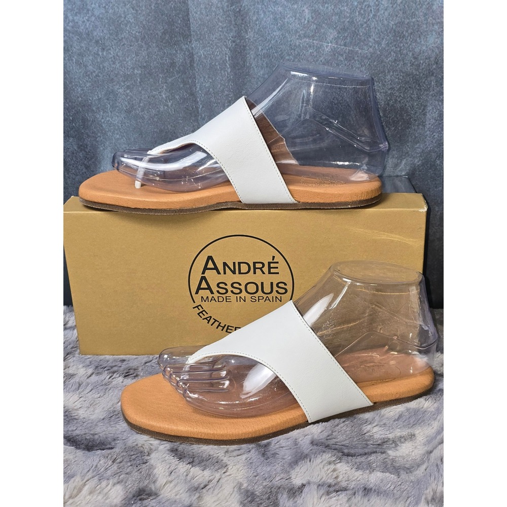 NWB Andre Assous Paige Sandals White Leather Thong Featherweights Womens Size 8